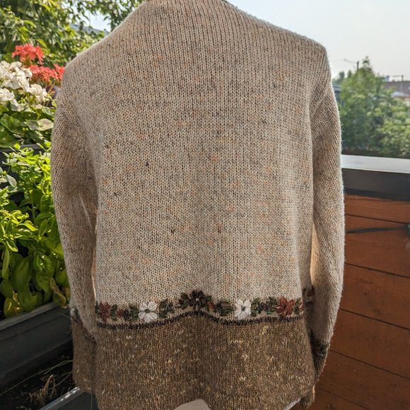 Vintage cardigan with flower embroidery - Cardigan vintage avec broderies - L - Picture 7 of 9